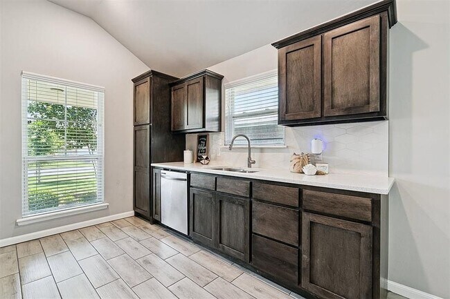 Building Photo - (3) Bed/(2) Bath in Eagle Cliff Addition Avail NOW!