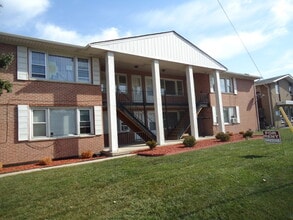 Building Photo - 7831 Roberts Rd