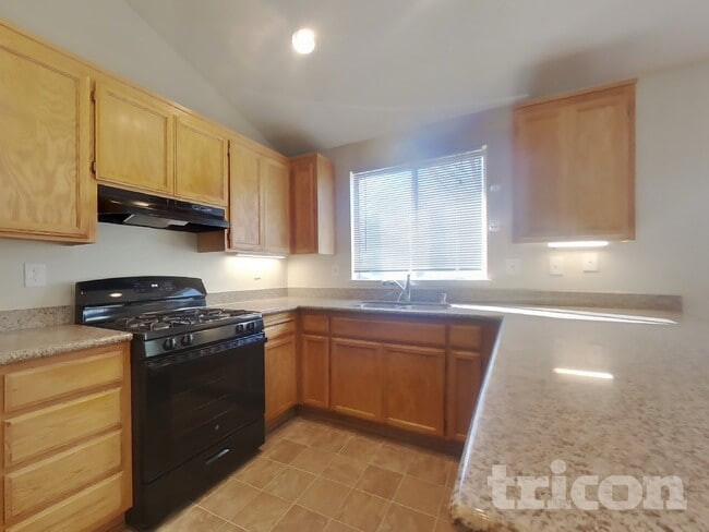 Building Photo - 715 Lotz Way