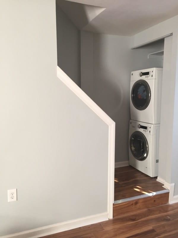 Foto del edificio - 8221 Tomlinson Ct