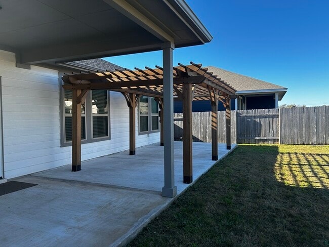 Foto del edificio - Move In Today and Save Big — Half-Month FREE!