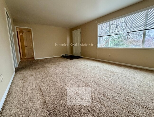 Building Photo - 426 Glen View Ct