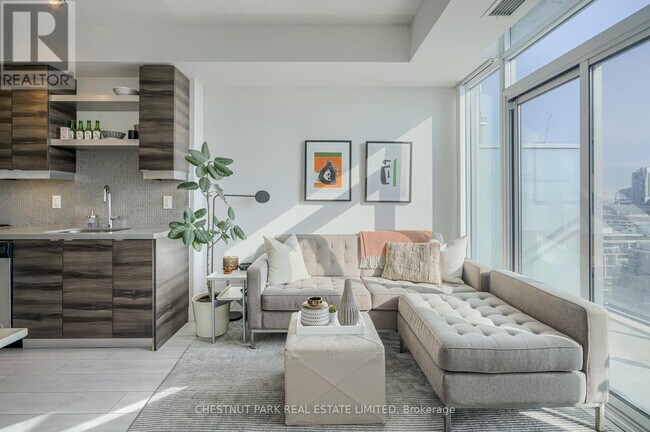 Photo du bâtiment - 525 Adelaide St W