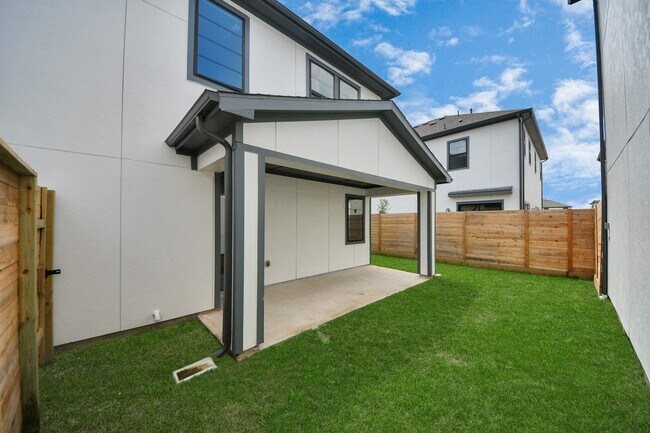 Building Photo - 12010 Royal Oaks Banner Wy