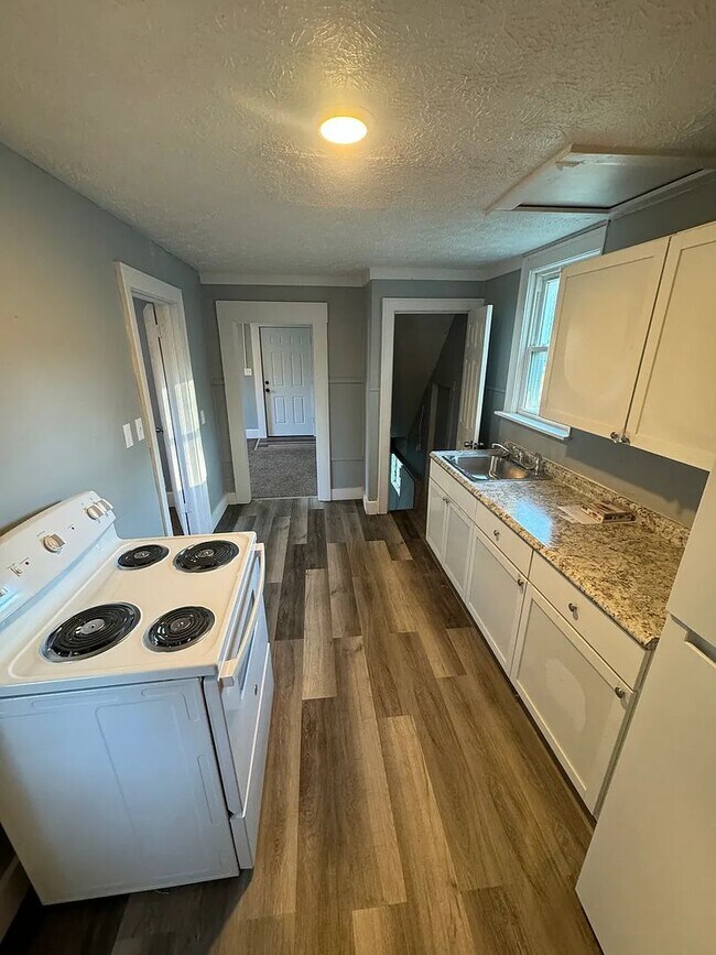 Foto del edificio - 3 Bed / 1.5 Bath – Front Porch, Garage & Large Backyard in Canton!