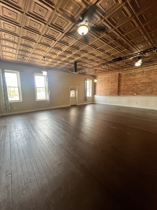 Building Photo - 146 W Jackson St