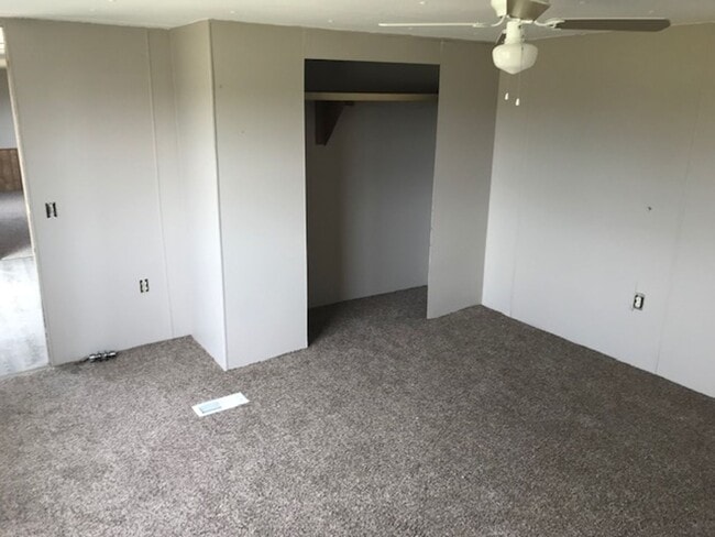 Building Photo - 2 Bedroom and 2 Baths Home on Large Fenced...