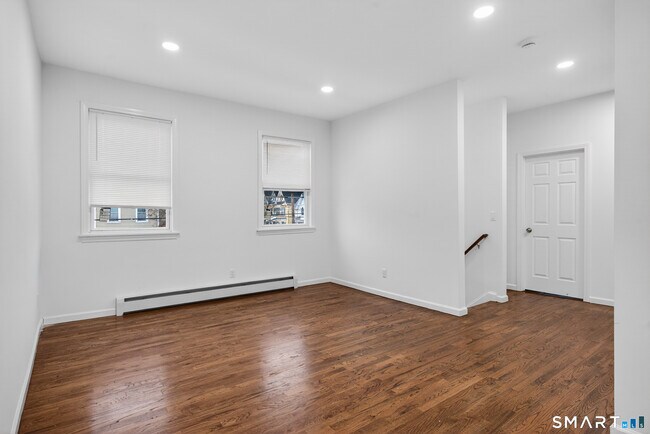 Foto del edificio - 144 Cottage St