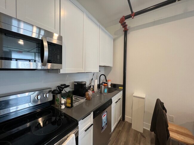 Foto del edificio - 1610 W Montgomery Ave