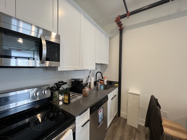 Building Photo - 1610 W Montgomery Ave