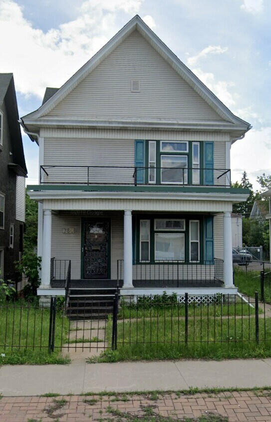 Primary Photo - 780 University Ave W