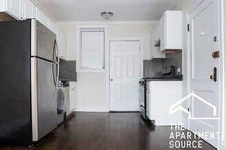Building Photo - 1056 W Lill Ave