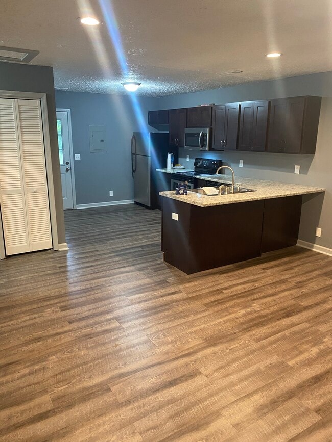 Foto del edificio - 401A Sarver Ave