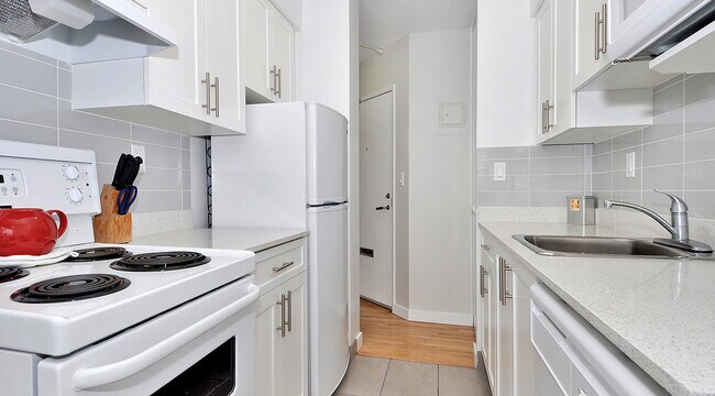 Building Photo - Emerald Terrace Apartments