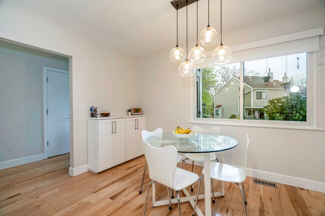 Foto del edificio - 82 Park Dr