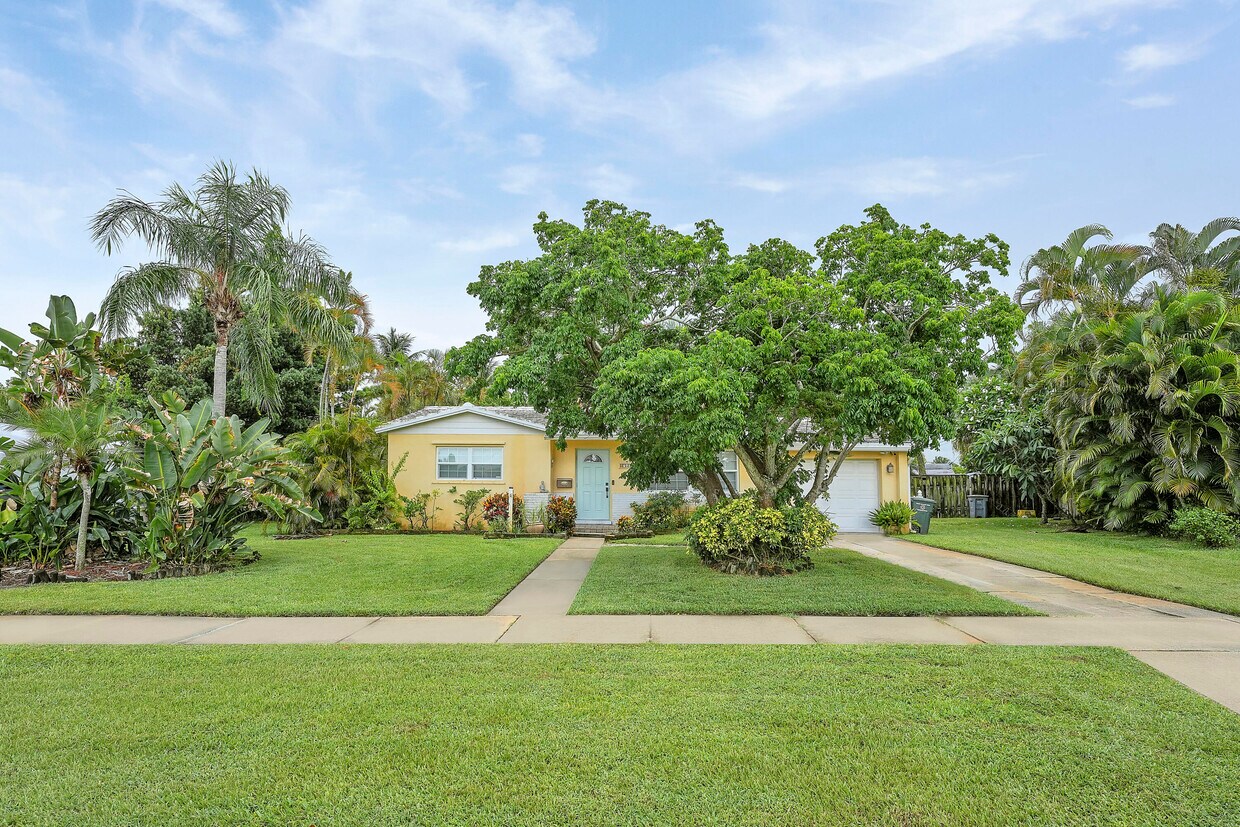 Foto principal - 744 W Ilex Dr