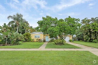 Building Photo - 744 W Ilex Dr