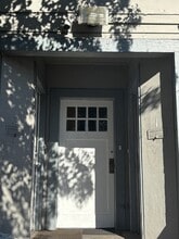 Building Photo - 415 College Ave