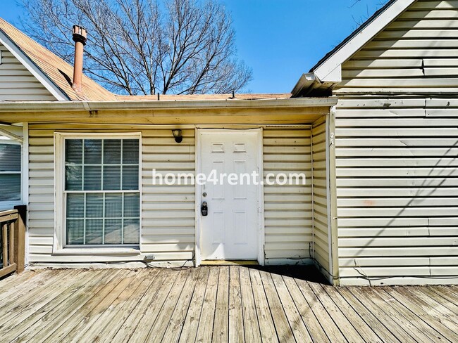 Foto del edificio - Updated 3 Bed, 2 Bath Ranch Home near Downtown Olathe!