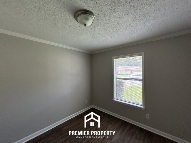 Foto del edificio - Charming 3 Bedroom Rental on Palgrave Lane - Open Kitchen & Fenced Yard
