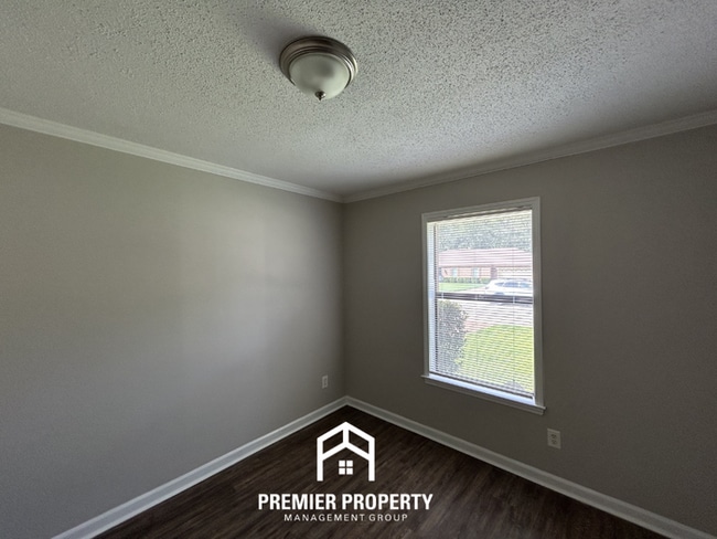 Photo - Charming 3 Bedroom Rental on Palgrave Lane - Open Kitchen & Fenced Yard House