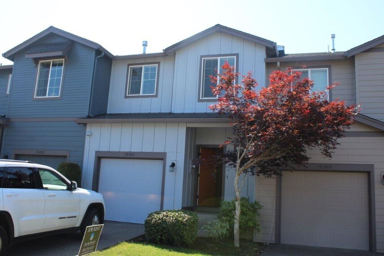 Foto principal - Beautiful 3 Bed/ 2.5 Bath Townhome w/ Gas ...