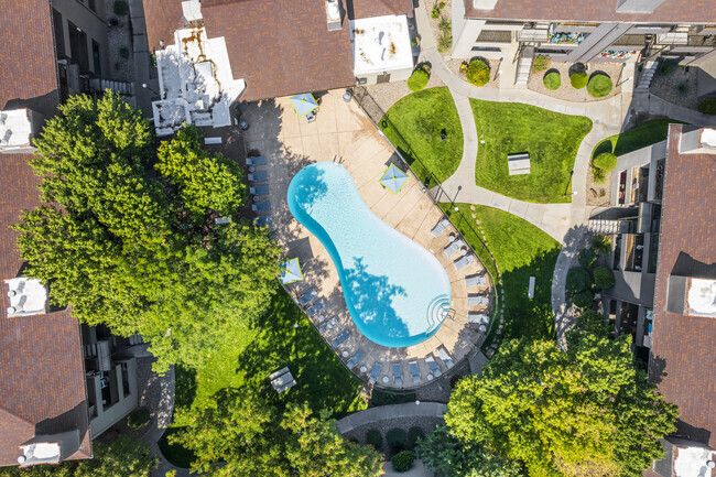 Swimming Pool - Candlelight Square