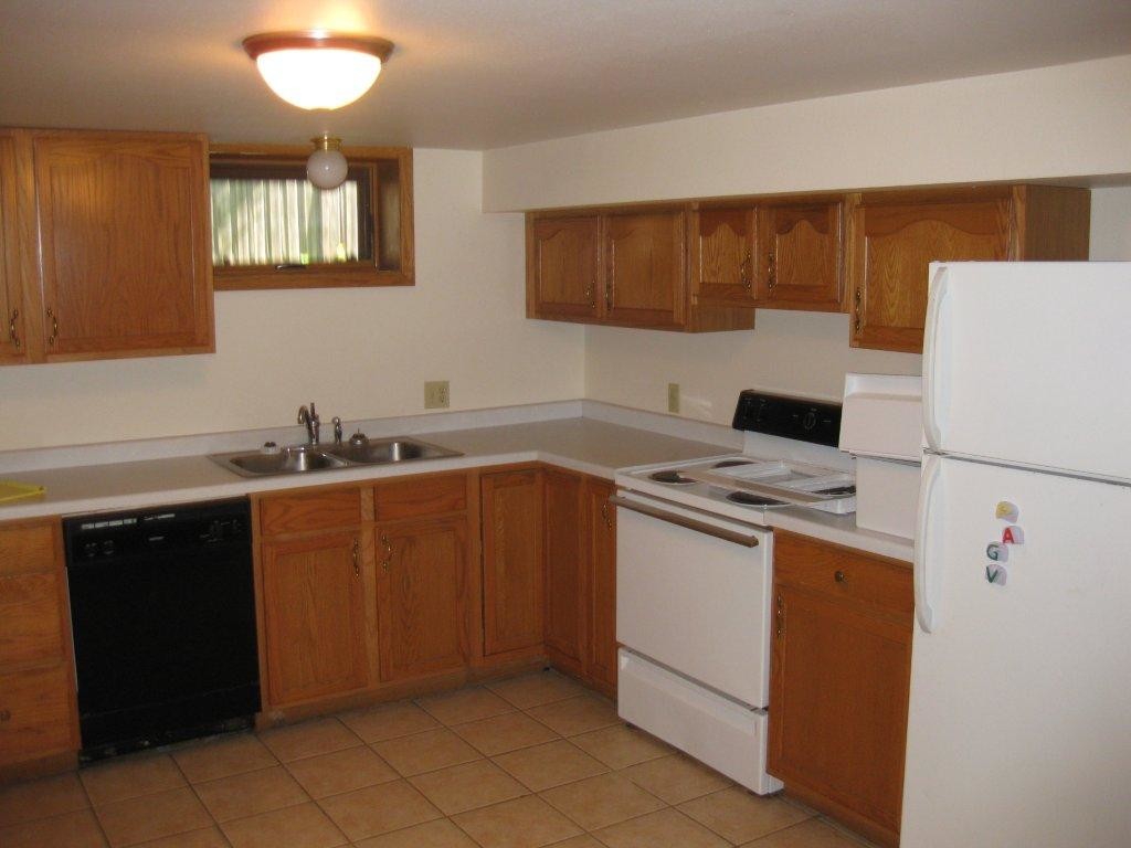 Primary Photo - 104 4th Ave S