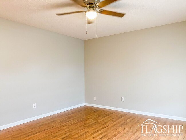 Building Photo - Three Bedroom in Countryaire