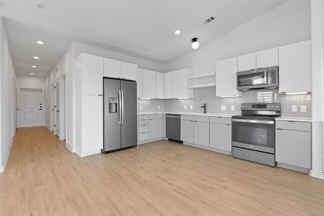Foto del edificio - 100 Mockingbird Ln W