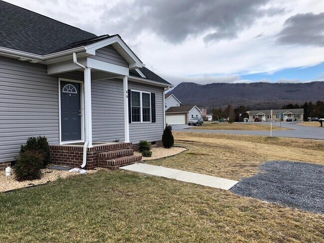 Building Photo - 66 S Mountain Dr