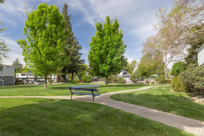 Patio - Glenbrook Apartments