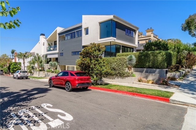 Foto del edificio - 701 Poppy Ave