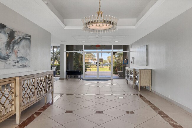 Building Photo - 555 S Gulfstream Ave