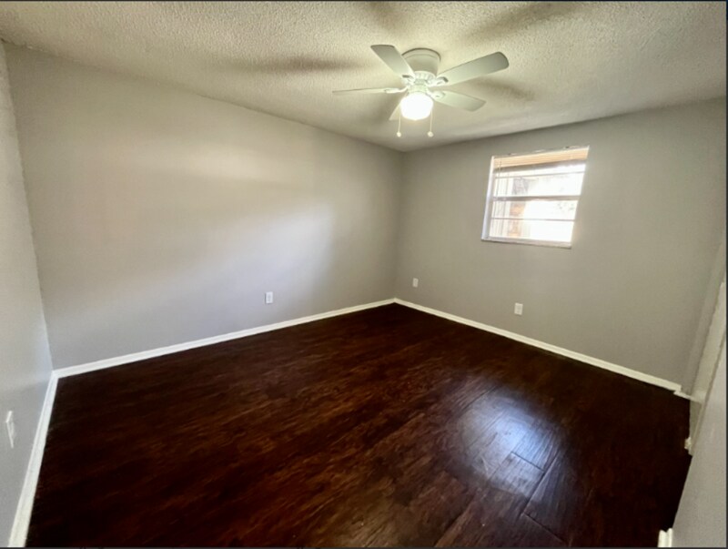 Foto del edificio - 5308 Oakwood Ct