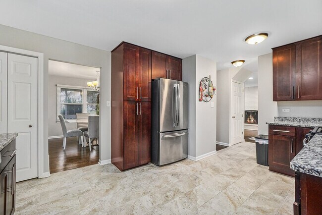 Foto del edificio - 18830 Hamlin Ave