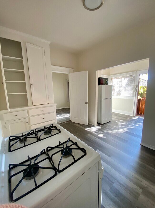 Foto del edificio - 7284 Fountain Ave