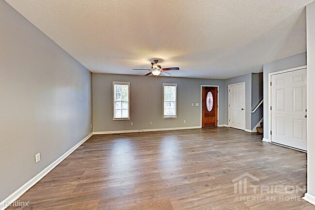 Foto del edificio - 618 Meadows Ct