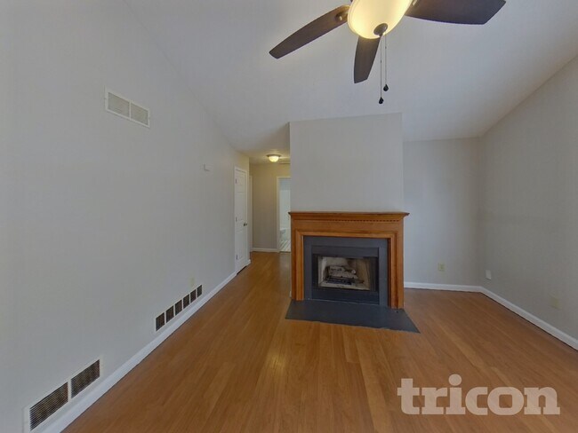 Foto del edificio - 5085 Forest View Trail