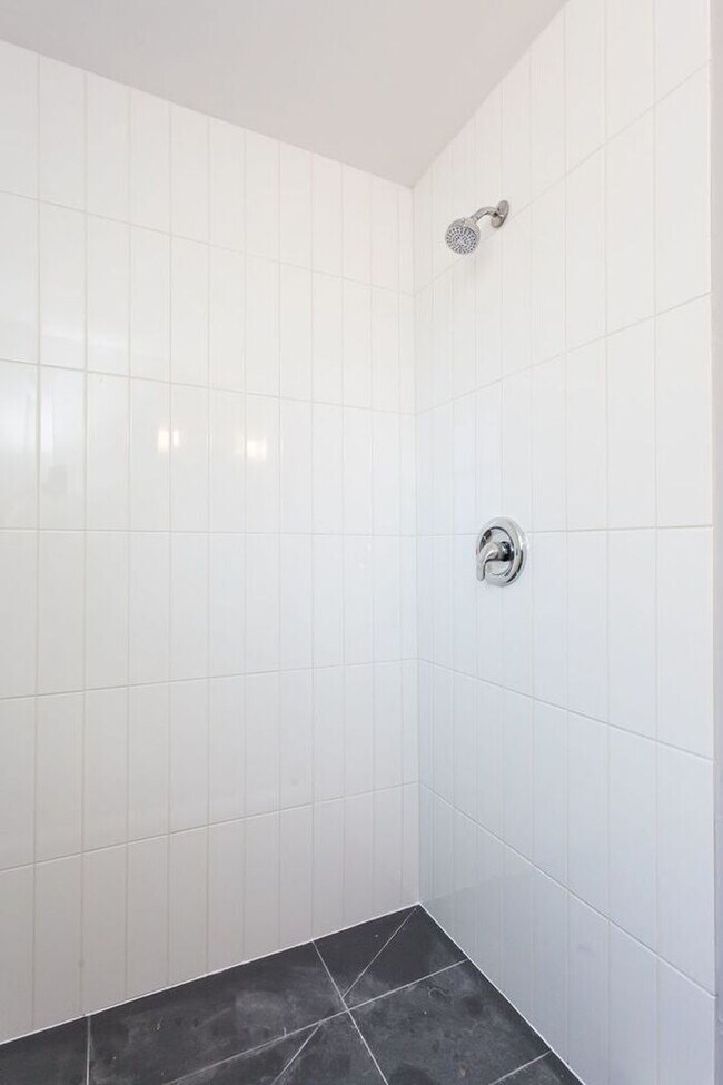 Foto del edificio - 837 W 33rd Pl