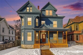 Building Photo - 302 Kellogg St