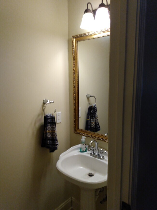 Foto del edificio - 2206 Anderson Rd