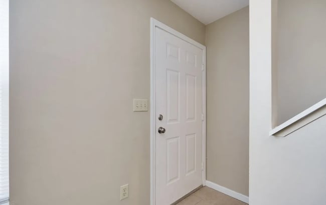 Building Photo - 1855 N Lakeman Dr