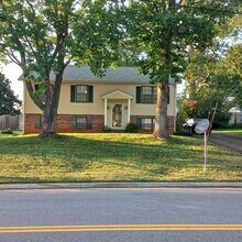 Building Photo - 1028 Long Meadows Dr