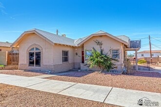 Building Photo - 244 S 3rd Ave