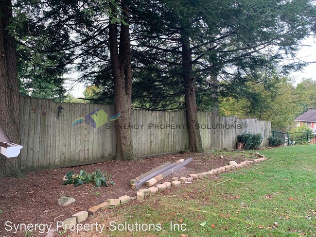 Building Photo - 3 br, 1 bath House - Middle Bellville Rd 1...
