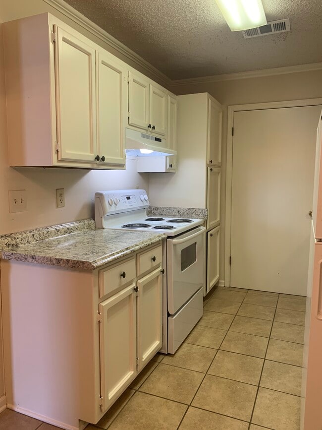 Kitchen (150-C) - 150 Burgin Ave
