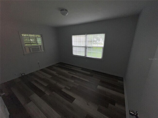 Foto del edificio - 3042 Azalea Ave