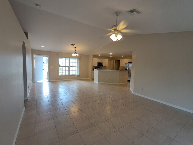 Foto del edificio - 6142 Hester Ave