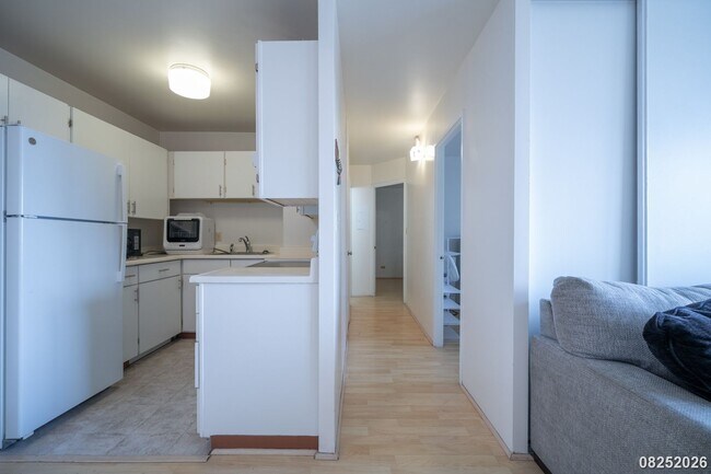 Building Photo - 1425 Liliha St